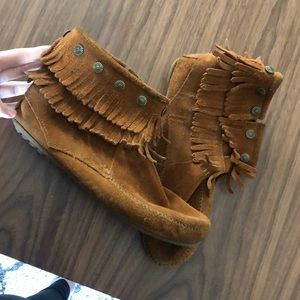 Minnetonka low suede moccasin boots